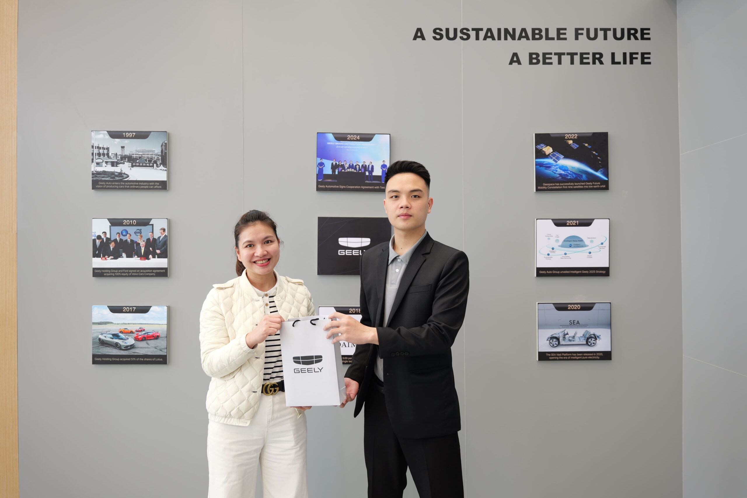 Những món quà độc quyền Geely Chợ Lớn tri ân khách hàng